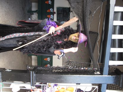 WEYMOUTH: Fun in the gardens for young witches and ghosts WEYMOUTH: Fun in the gardens for young witches and ghosts